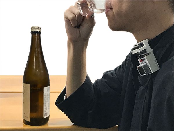 日本酒の味わい変化を誘発する振動提示の提案 のサムネイル